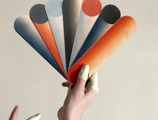 Una muestra consagra la historia y el arte del abanico como objeto de diseño