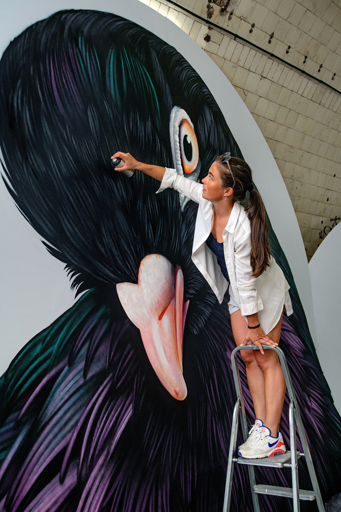 Las aves, especialmente las palomas, inspiraron otro proyecto de arte de Adele Renault. 