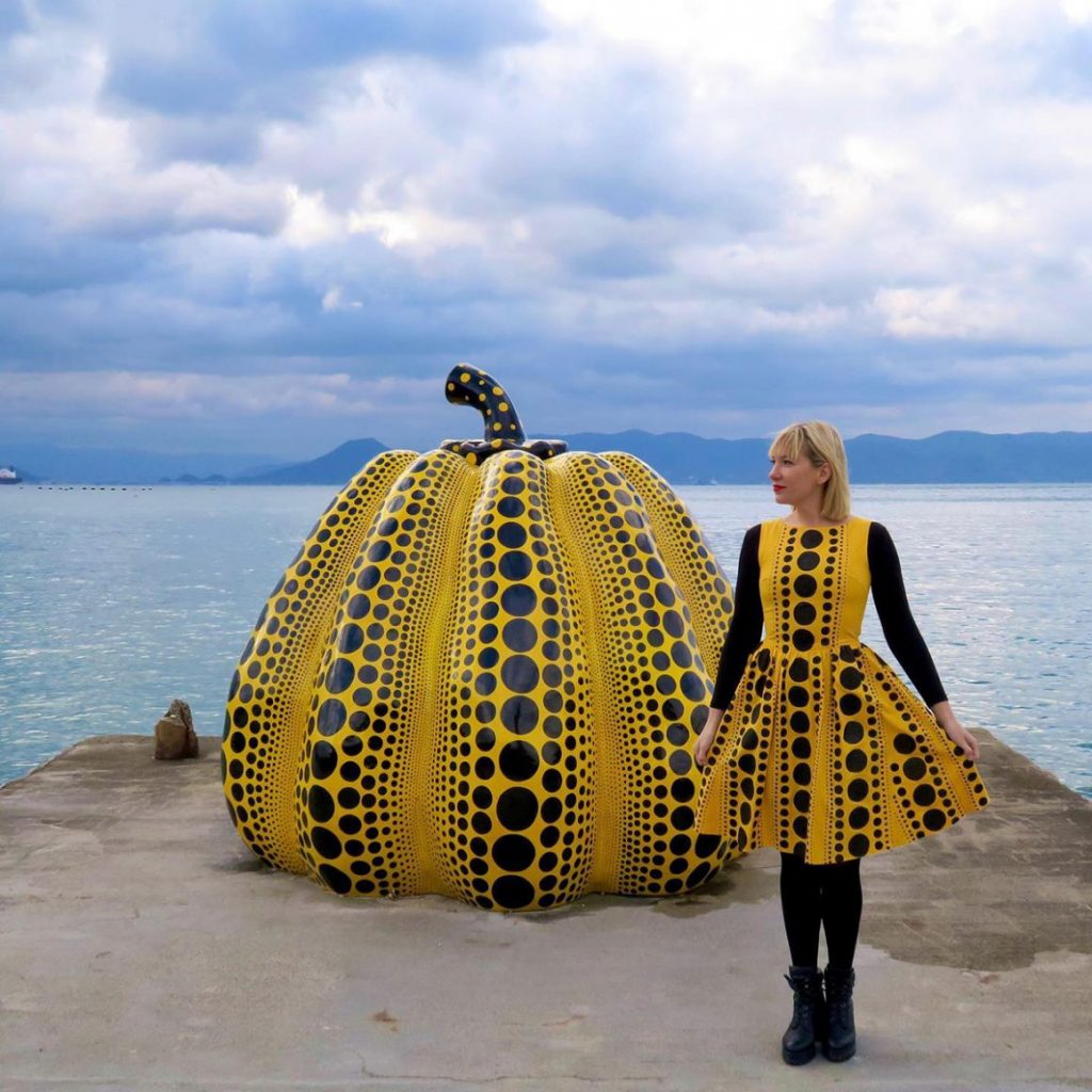 Vestido inspirado en Yellow Pumpkin de en Yayoi Kusama. 