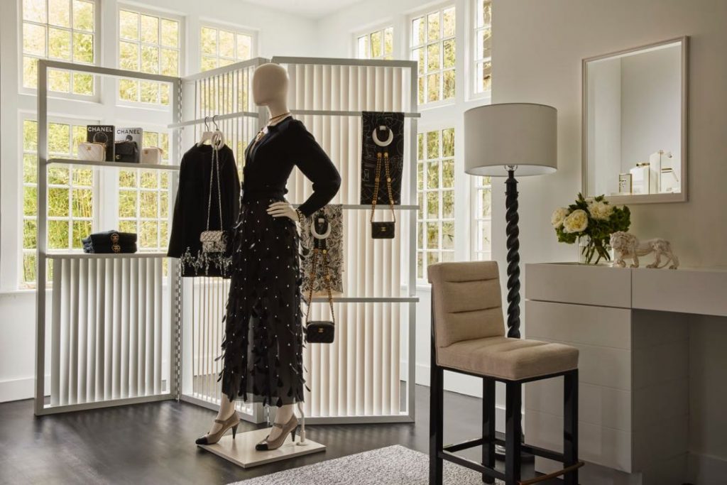 Una vivienda emblemática de los Hamptons bajo la mirada de diseño de Chanel. 