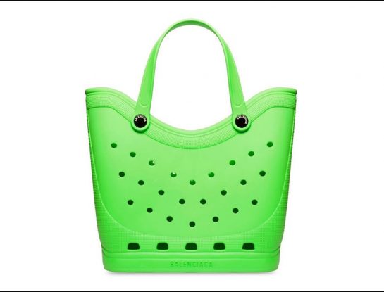Luz verde y diseño para los nuevos accesorios de Balenciaga y Crocs