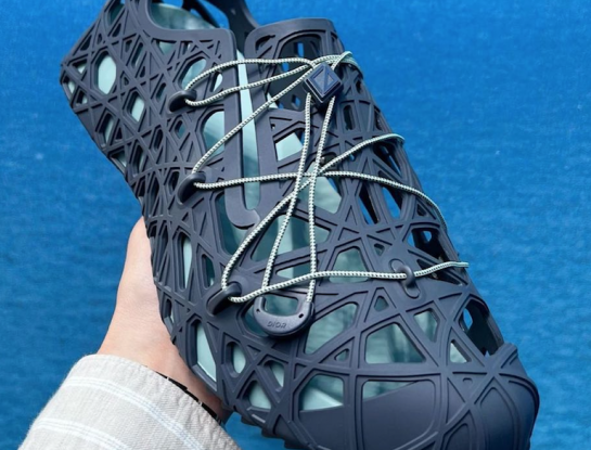 Dior presentó una colección de zapatillas inspiradas en el senderismo