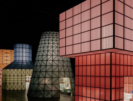 Hermès diseñó una extraordinaria instalación en Milán para presentar su colección para el hogar