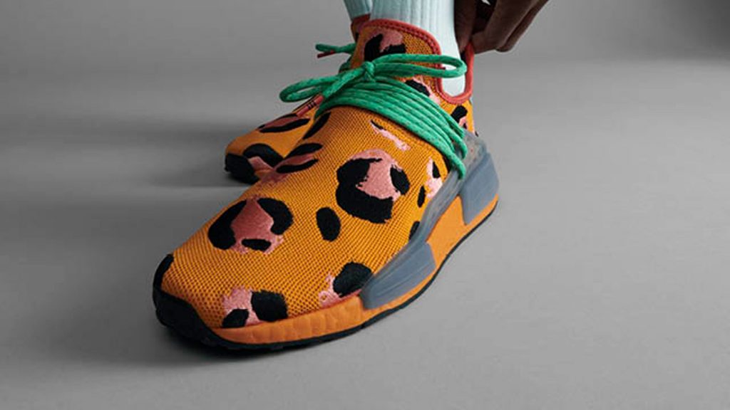 Las zapatillas Pharrell x adidas Originals Hu NMD “Animal Print Orange”.