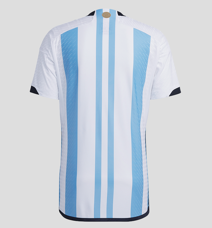 La nueva camiseta de la Selección Argentina de fútbol para Qatar 2022. 