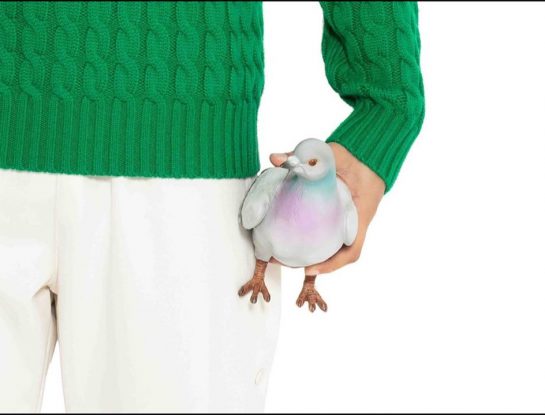 Así es el curioso clutch en forma de paloma de JW Anderson (un diseño "de alto vuelo")