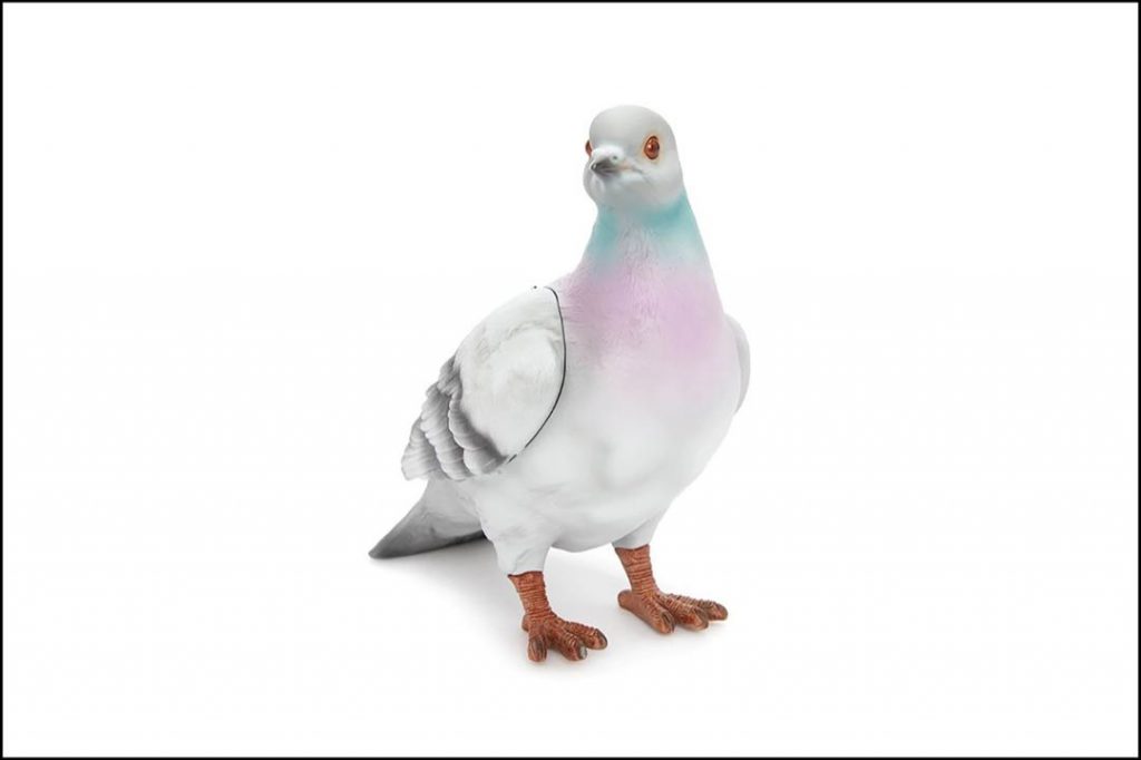 El Pigeon Cluth forma parte de la colección femenina y masculina otoño/invierno 2022 de JW Anderson. 