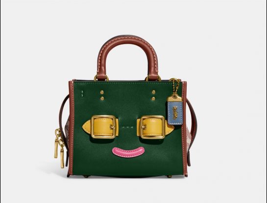 Coachies de Coach: la era de los emojis llegó al diseño de carteras (sustentables)