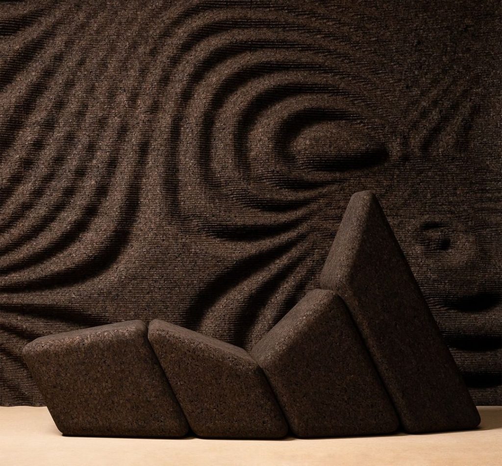 Hechos con corcho negro, son muebles con estilo, atemporales y sostenibles.
