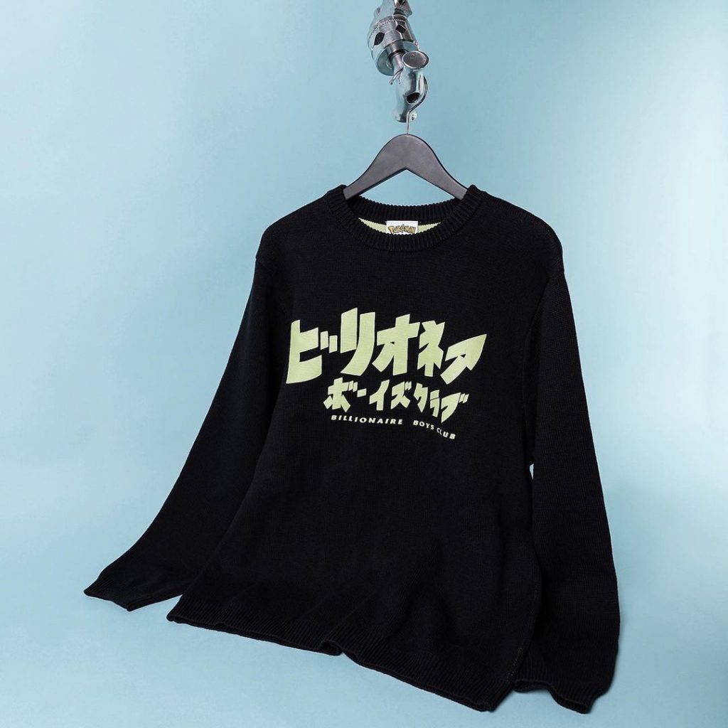 La pieza emblemática de la colección es un suéter de punto negro con el nombre Billionaire Boys Club escrito en japonés. 