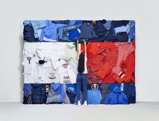 Así se ven los "viejos nuevos" diseños de Tommy Hilfiger en el mercado de la moda de segunda mano