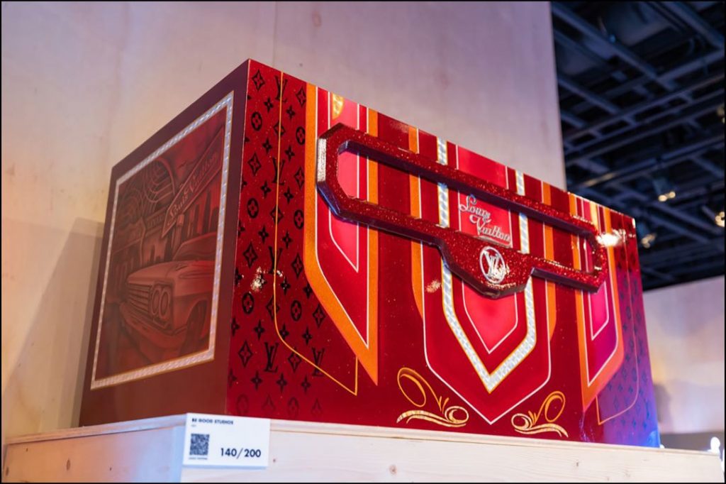 Louis Vuitton presenta 200 baúles realizados por artistas y diseñadores inspirados en su icónico baúl de viaje.