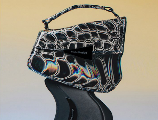 Así es la original cartera de diseño “distorsionado” de Acne Studios