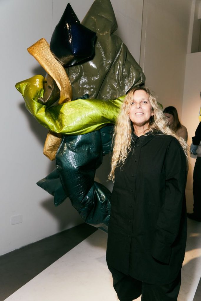 Jessica Trosman, artista visual y reconocida diseñadora textil inauguró “Temporada”. 