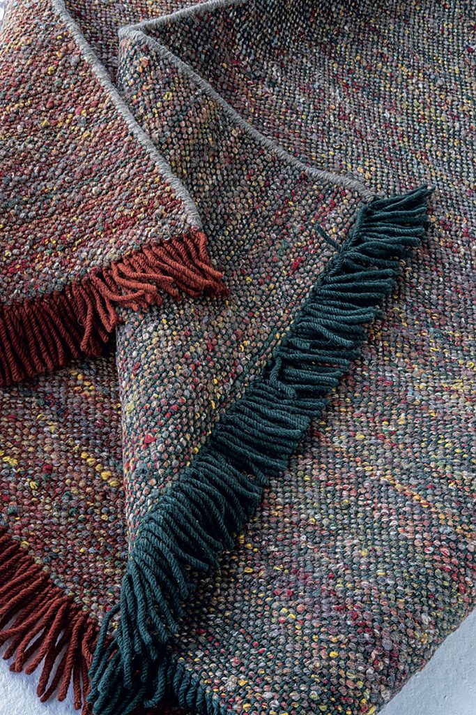 La sustentabilidad presente en las alfombras y dhurries diseñados por Nani Marquina con sobrantes de lana.