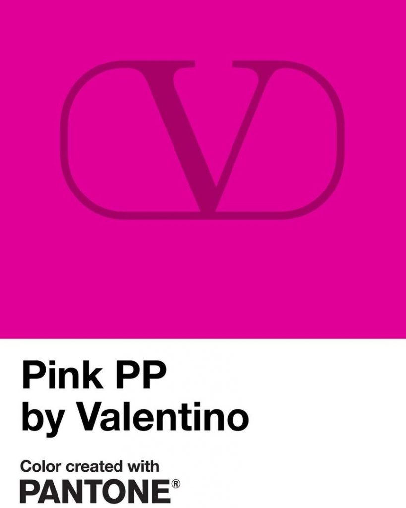 Valentino cocreó el Pink PP con el Pantone Color Institute para la colección Otoño/Invierno 2022-23 de la marca.