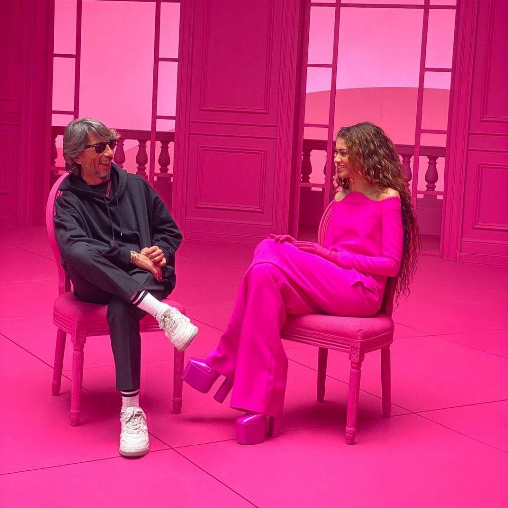 Pierpaolo Piccioli, Director creativo de Maison Valentino, con Zendaya en el mundo color Pink PP. 
