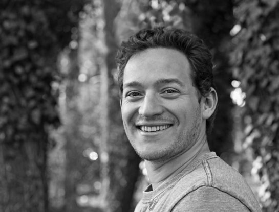 Matías Primo: retrato del músico que ofrece una experiencia sensorial con el sonido de los árboles y las plantas en Puro Diseño 2022