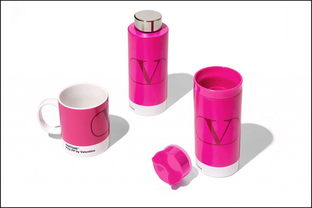 La colección en Pink PP tiene lleva estampado el icónico logo de Valentino. 