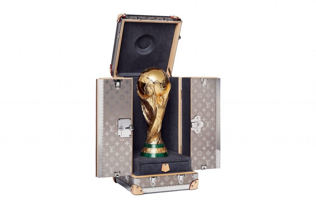 La Copa Mundial viaja en estuches diseñados por Louis Vuitton. 