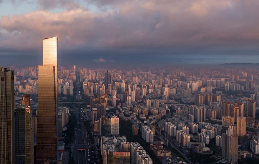 La torre de Goettsch Partners en Nanning es el 18º edificio más alto de China y el 37º del mundo. 