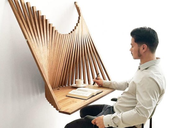 Un cuadro se transforma en un escritorio por obra (y arte) del diseño