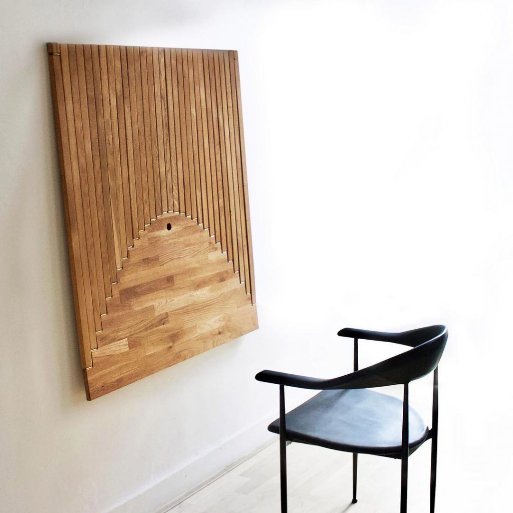 “The Flow Wall Desk” de Robert van Embricqs como objeto decorativo. 