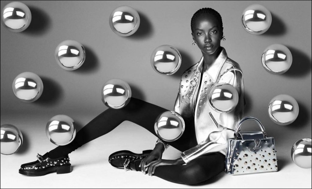  Anok Yai en la campaña de Louis Vuitton x Yayoi Kusama. 