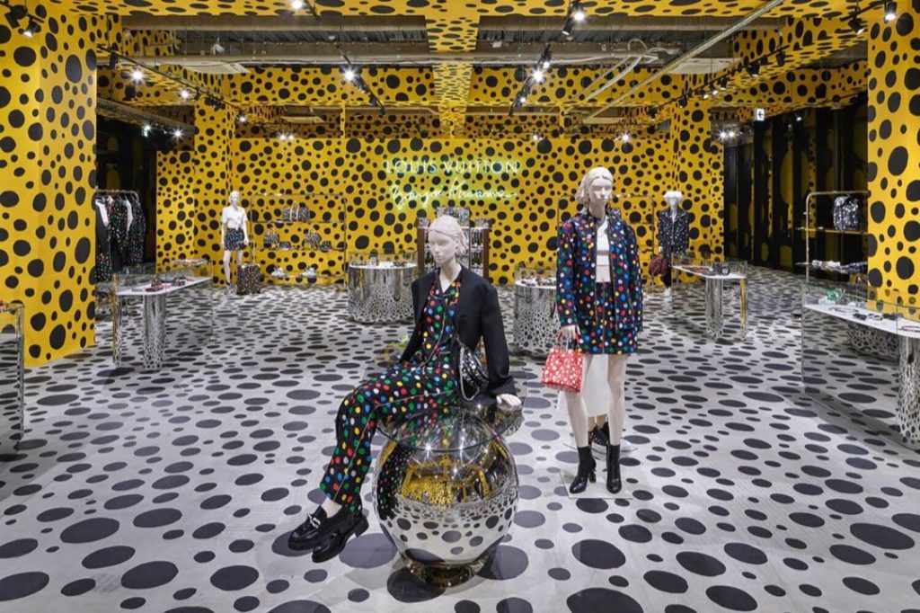 Louis Vuitton x Yayoi Kusama Harajuku Pop-Up Shop en Tokio puede visitarse hasta el 22 de enero. 