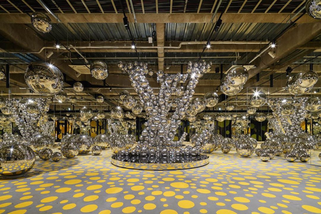 El Arte De Yayoi Kusama Protagoniza Una Increíble Pop Up Store De Louis