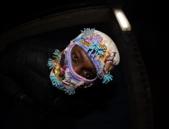 La moda reinventa los pasamontañas (con bordados y colores)