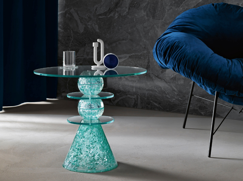 La colección de mesas de cristal con material reciclado se llama “Il Paese delle Meraviglie”. 