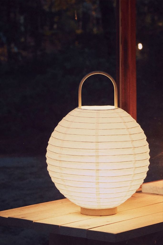 Una luminaria minimalista de Bastua de Ikea y Marimekko. 