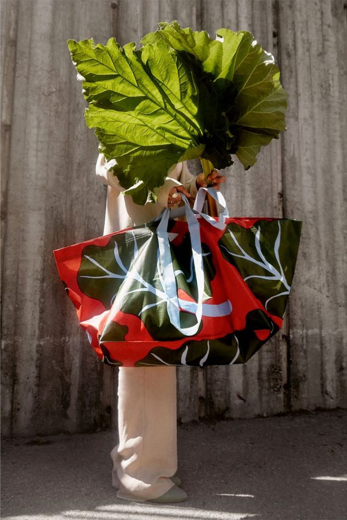 Las hojas de ruibarbo, el motivo estrella de la colección de Ikea y Marimekko. 