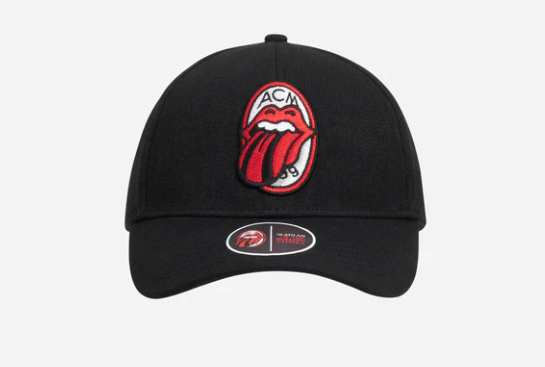 El logotipo de Rolling Stones saca la lengua con los colores del Milan
