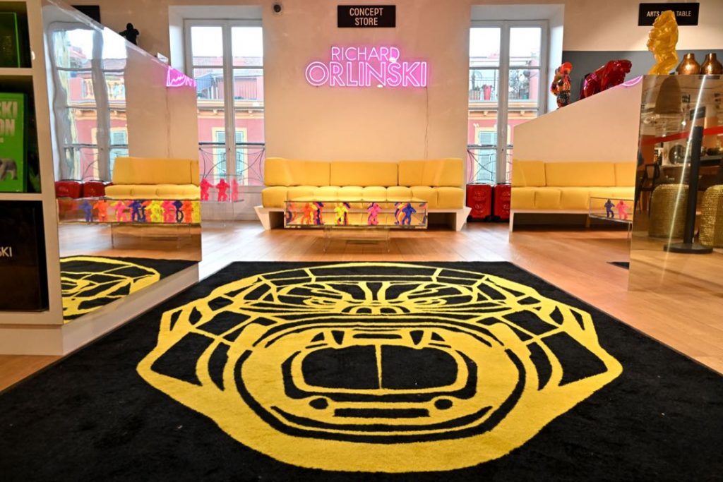 El artista pop Richard Orlinski inauguró una mega tienda conceptual en Niza, Francia. 