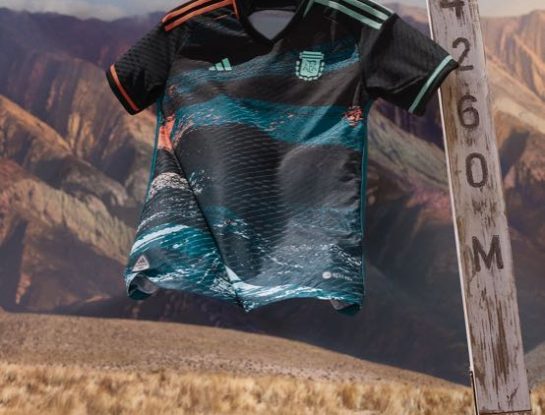Los colores de la naturaleza inspiraron la nueva camiseta de la selección argentina femenina de fútbol
