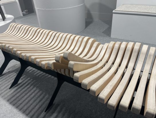 El Surf Bench es un banco de diseño nacido para revolucionar las salas de espera