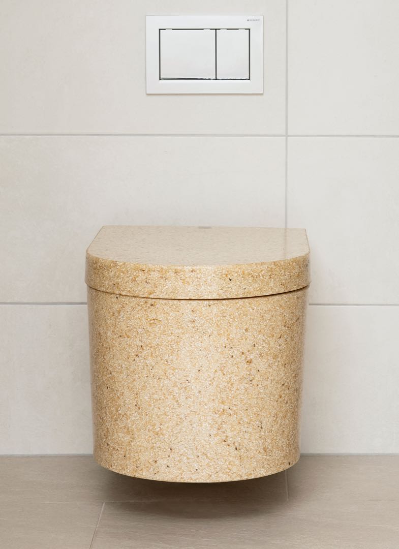 Así es Block, el primer inodoro hecho con astillas de madera PuroDiseño