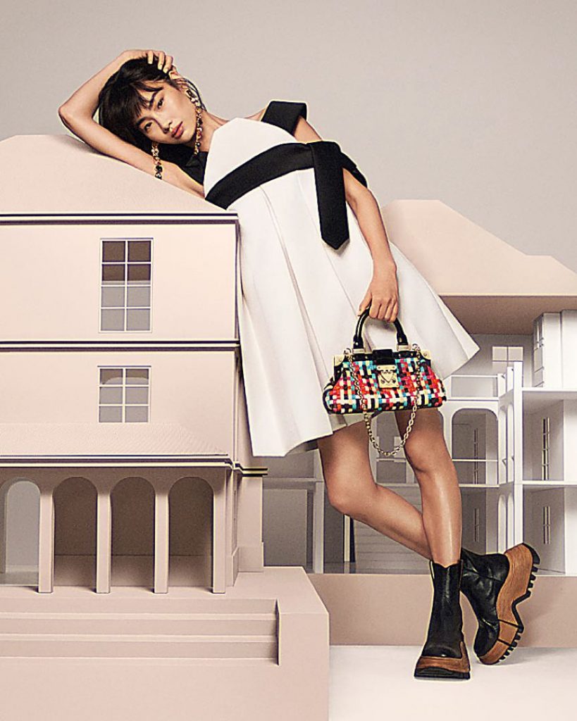 Imagen de la campaña de la colección mujer primavera-verano 2023 de Louis Vuitton. 