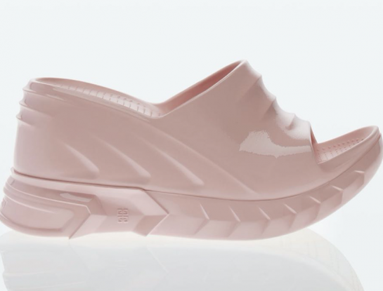 Las zapatillas “malvaviscos” de Givenchy renovaron su diseño