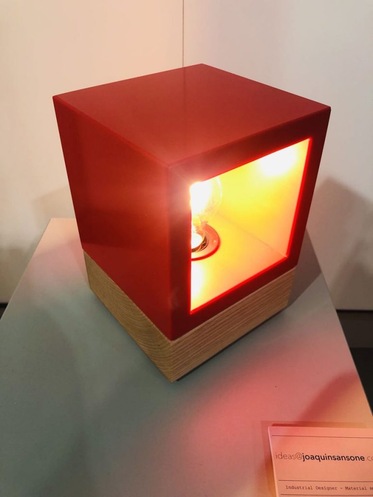 Luminaria de cuarzo (Silestone) diseñada por Joaquín Sansone. 