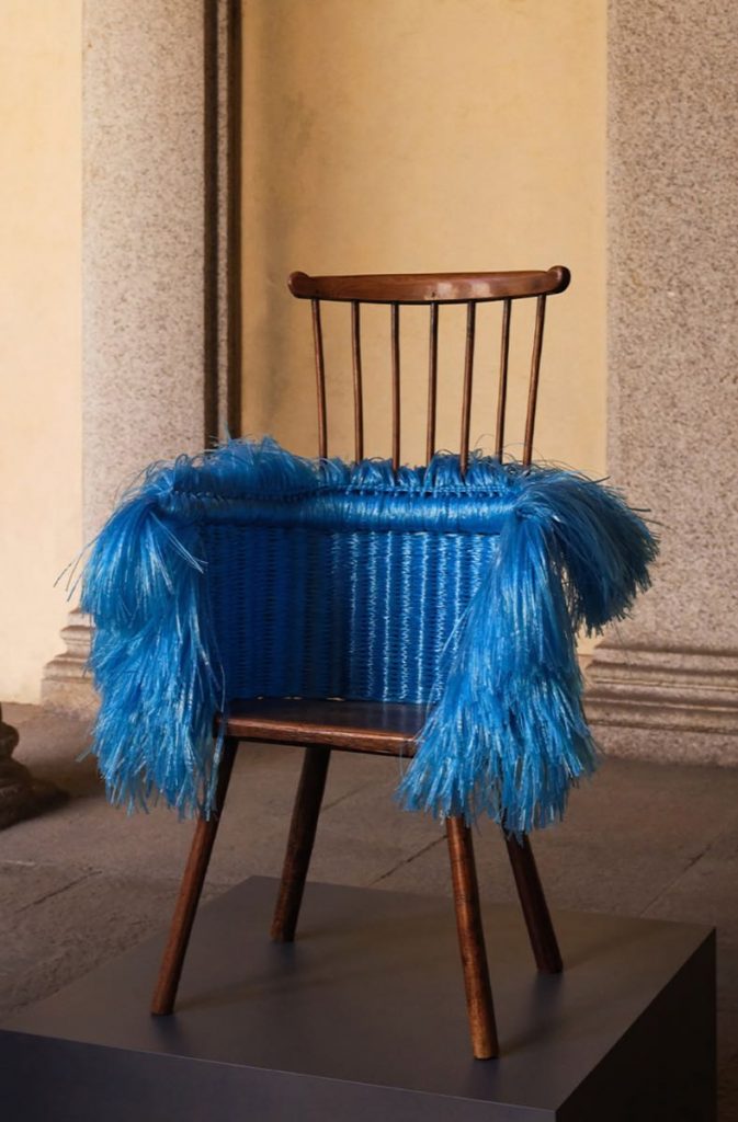 El color es otra de las señas particulares de las sillas Loewe que sorprendieron en la Feria de Milán 2023. 