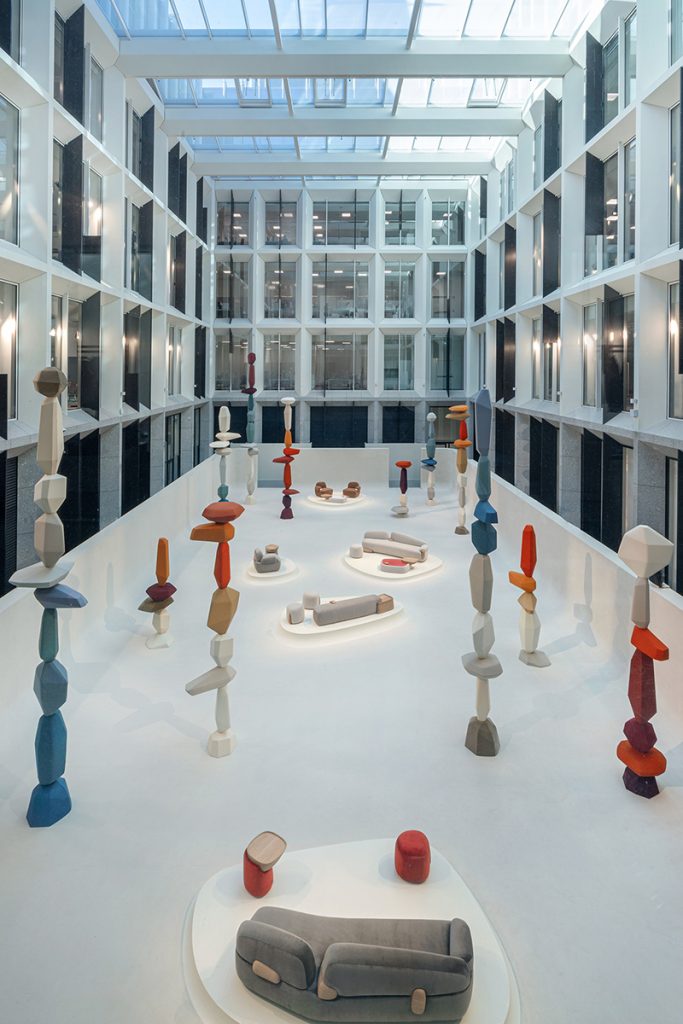 “Apacheta” de Cristián Mohaded y Loro Piana Interiors en la Semana del Diseño 2023 de Milán.