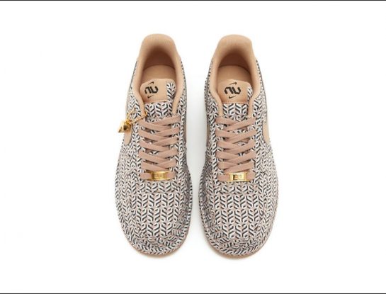 El diseño gráfico repetitivo se impone en la nueva zapatilla Nike Air Force 1 Low