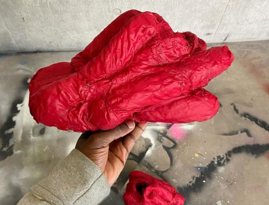 El diseño sustentable y “afrofuturista” camina en las asombrosas zapatillas de Yaku