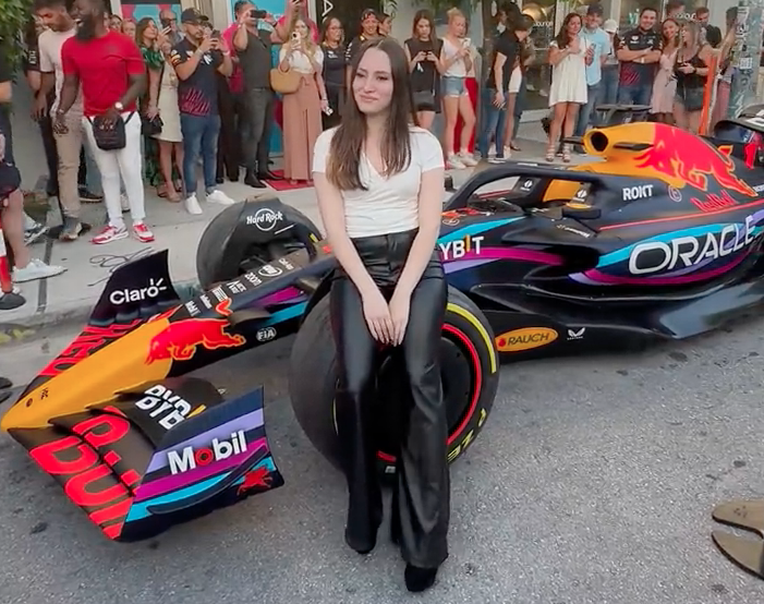 La estudiante de diseño gráfico argentina Martina Andriano fue invitada por Red Bull a Miami. 