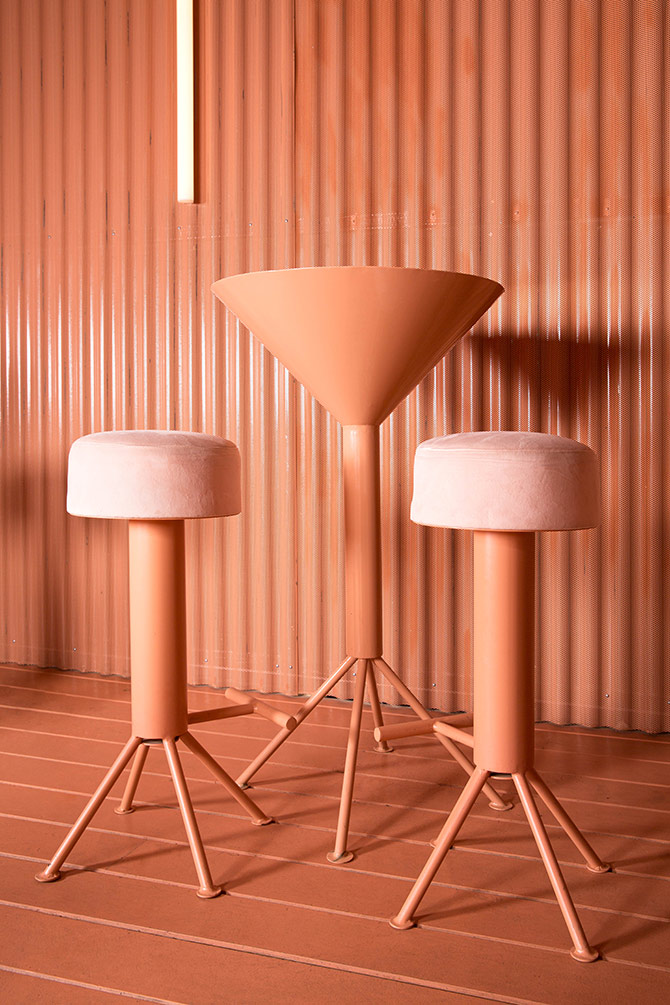 El mobiliario es de Kresta Design, el estudio de Lucas y Hernández-Gil.