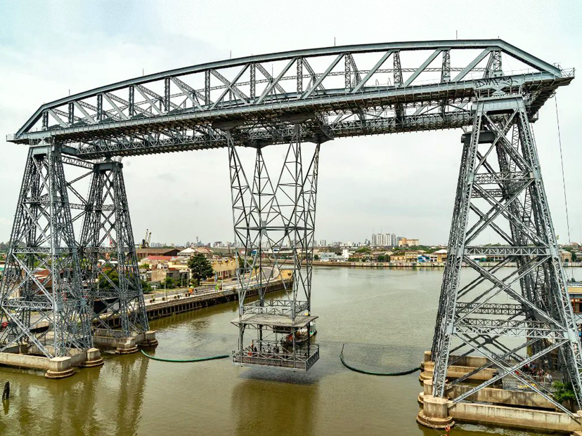 El icónico Puente Transbordador Nicolás Avellaneda del barrio de La Boca.
