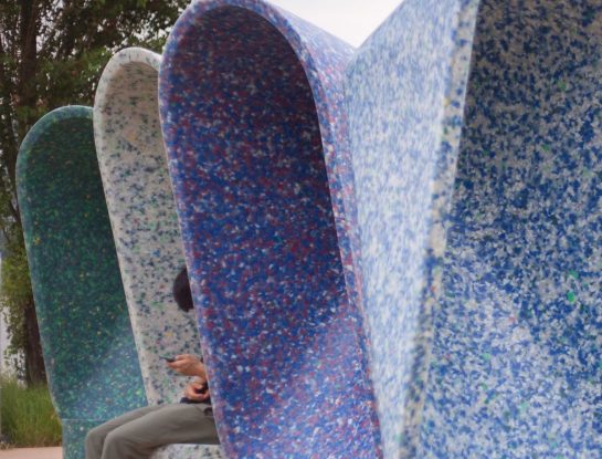 Crearon una silla anti estrés con plásticos reciclados: diseño para el bienestar en Seúl